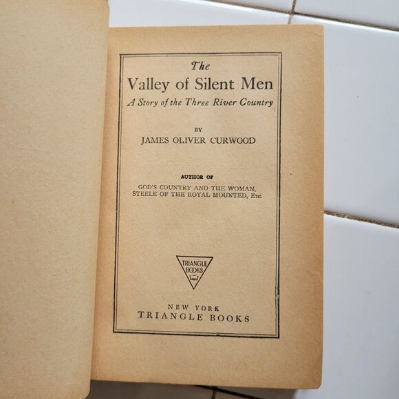 6 Red Vintage Book Set Lot Staging Decor Retro Prop Shelf Mantle Centerpiece - Picture 5 of 9